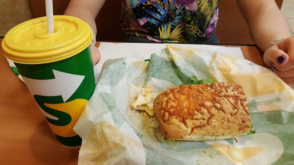 Subway | restaurant | 17 E High St, Oxford, OH 45056, USA | 5132806368 OR +1 513-280-6368