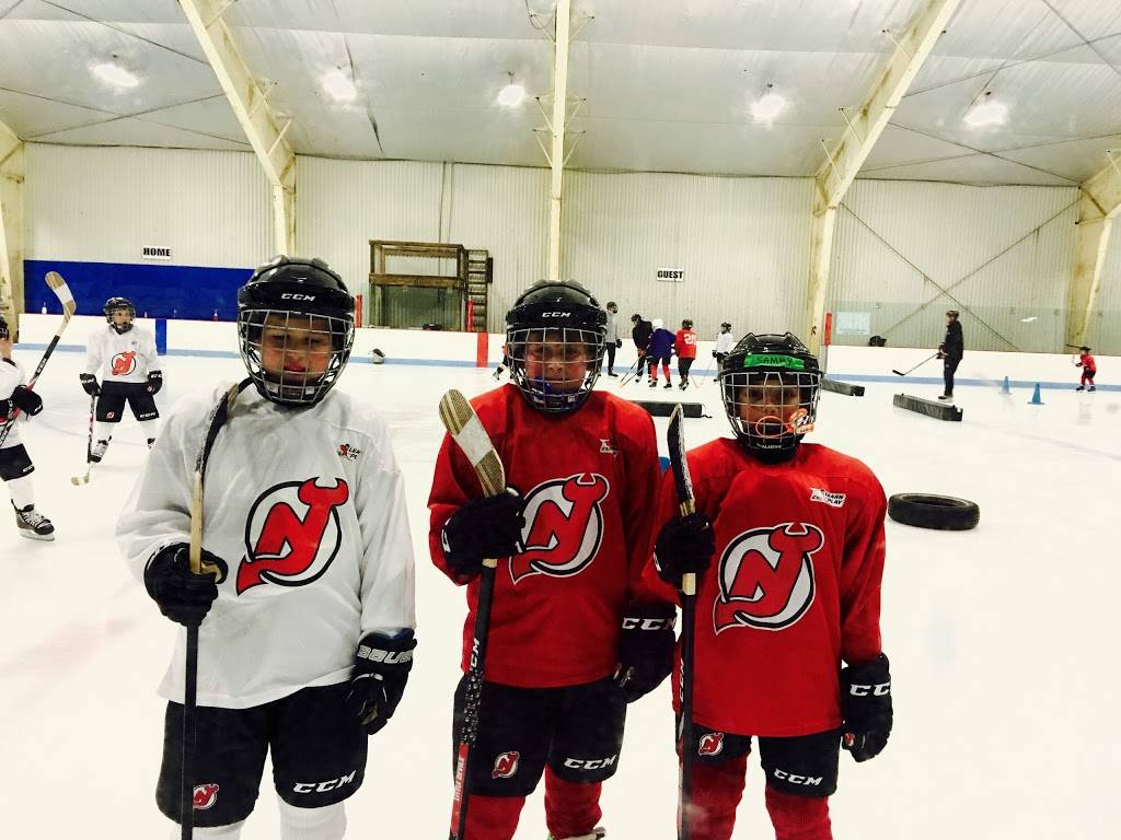 Ice Land Skating Center | restaurant | 6 Tennis Ct, Hamilton Township, NJ 08619, USA | 6095886672 OR +1 609-588-6672