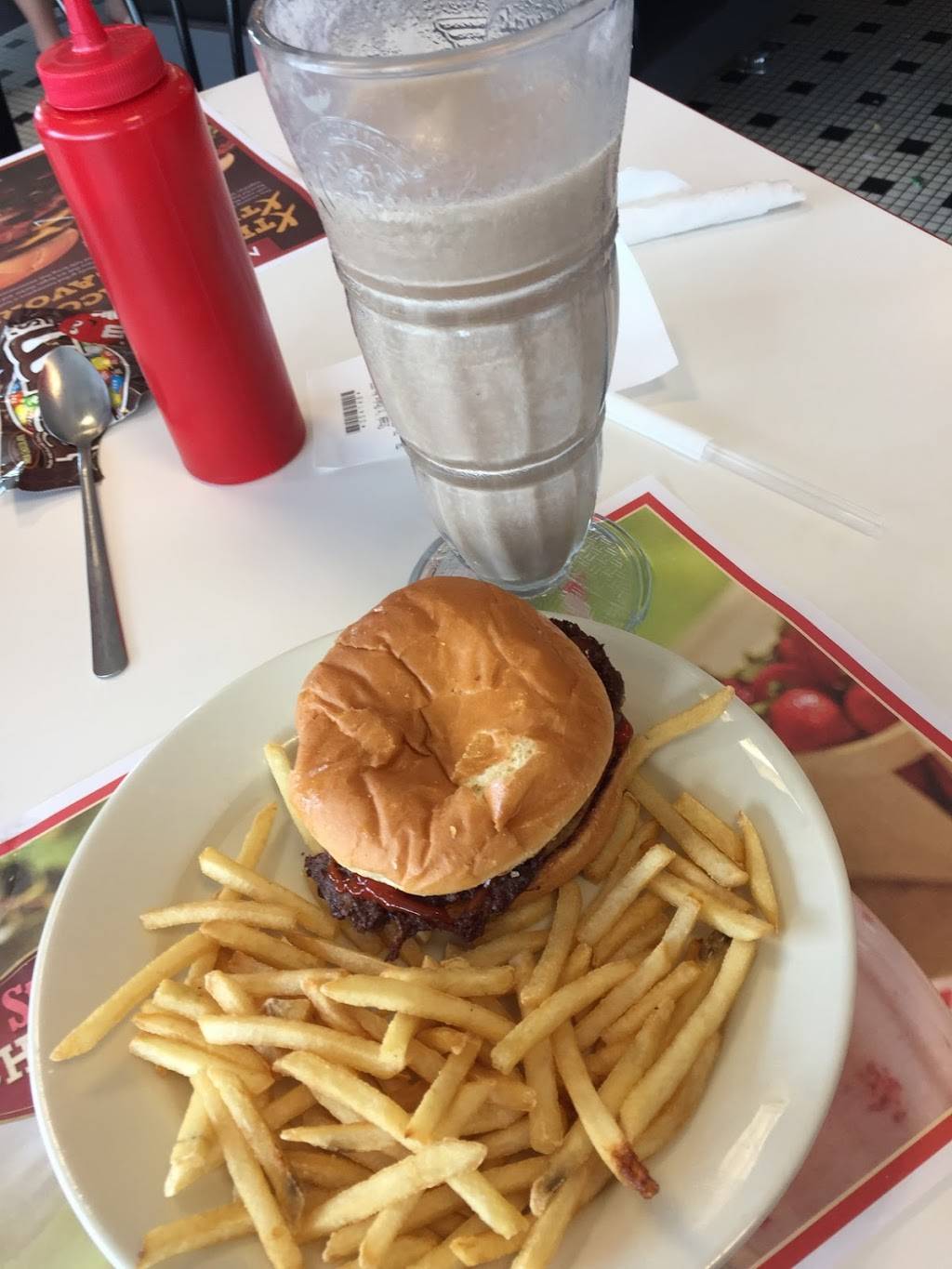 Steak n Shake | restaurant | 8311 Old Troy Pike, Huber Heights, OH 45424, USA | 9372353118 OR +1 937-235-3118
