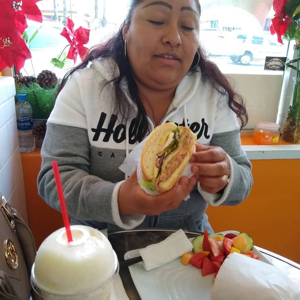 Los Güeritos Bionicos | restaurant | 1903 Maple Ave, Los Angeles, CA 90011, USA | 2137464179 OR +1 213-746-4179