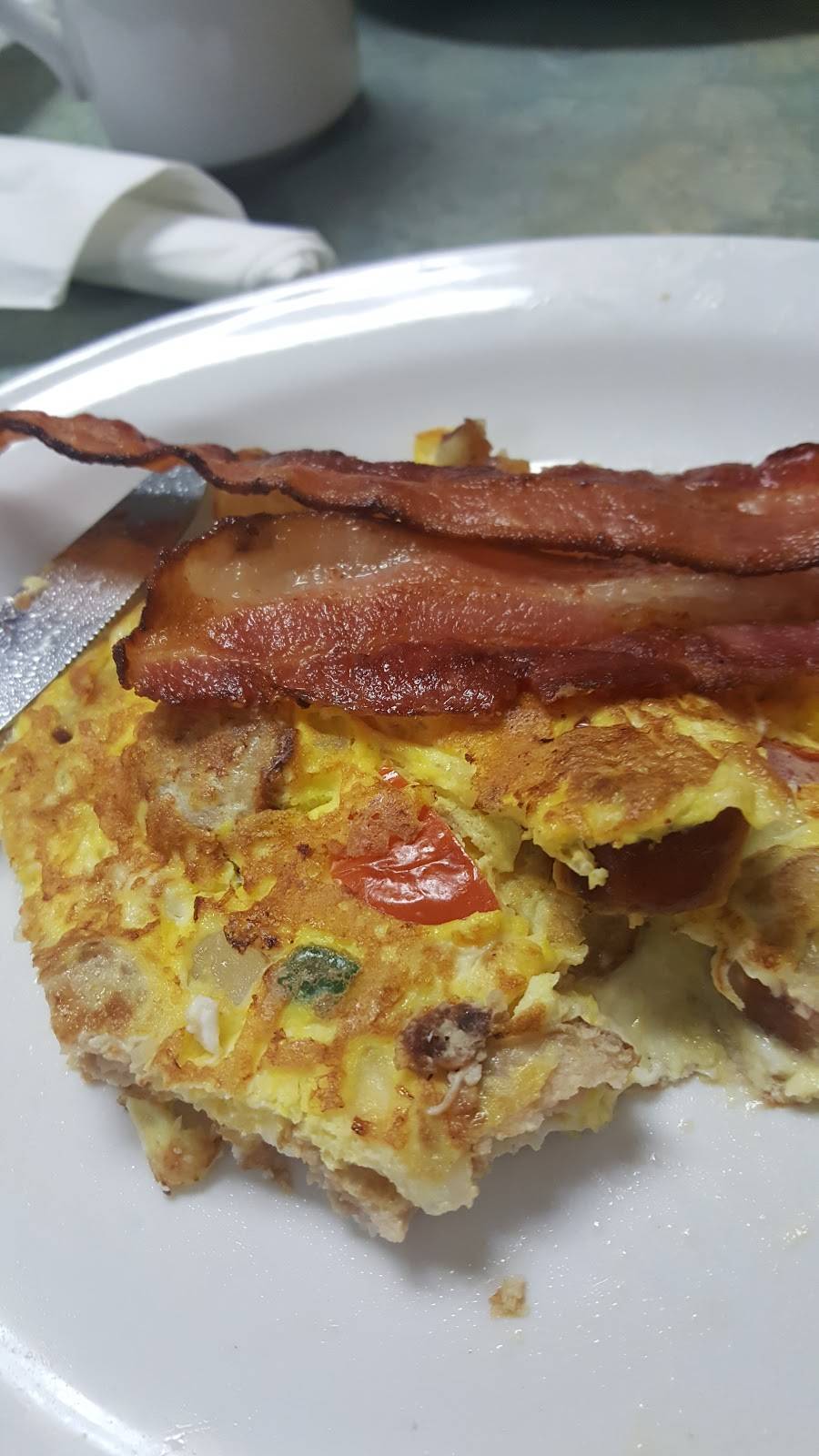 Little Ds Family Restaurant | restaurant | 165 Wellington St W, Barrie, ON L4N 1L7, Canada | 7058122215 OR +1 705-812-2215