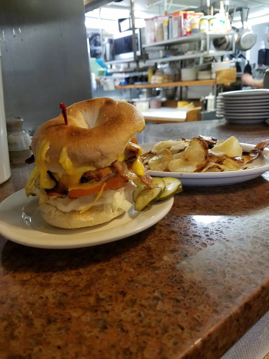 Kountry Kitchen | restaurant | 1920 N Mitchell St, Cadillac, MI 49601, USA | 2317754610 OR +1 231-775-4610