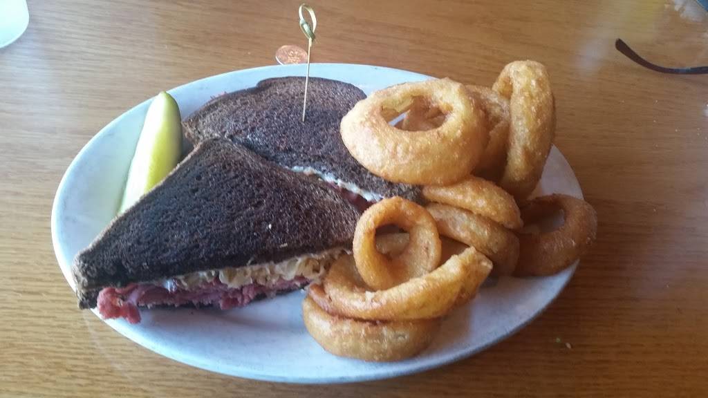 Buddies Pub & Grill | restaurant | 3048 E Lake Lansing Rd, East Lansing, MI 48823, USA | 5173339212 OR +1 517-333-9212