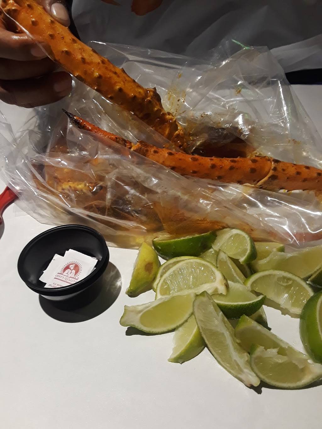 Crab Bucket | restaurant | 1260 N Main St, Salinas, CA 93906, USA | 8314430111 OR +1 831-443-0111