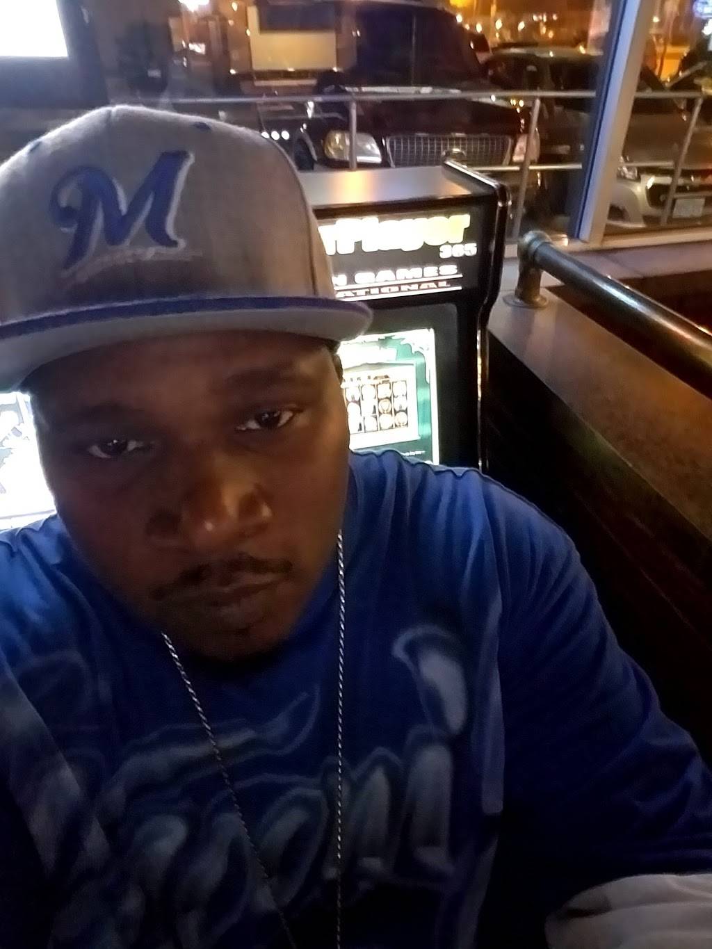 Mccarty Park Sports Bar and Gril | restaurant | 6828 W Oklahoma Ave, Milwaukee, WI 53219, USA | 4143282464 OR +1 414-328-2464