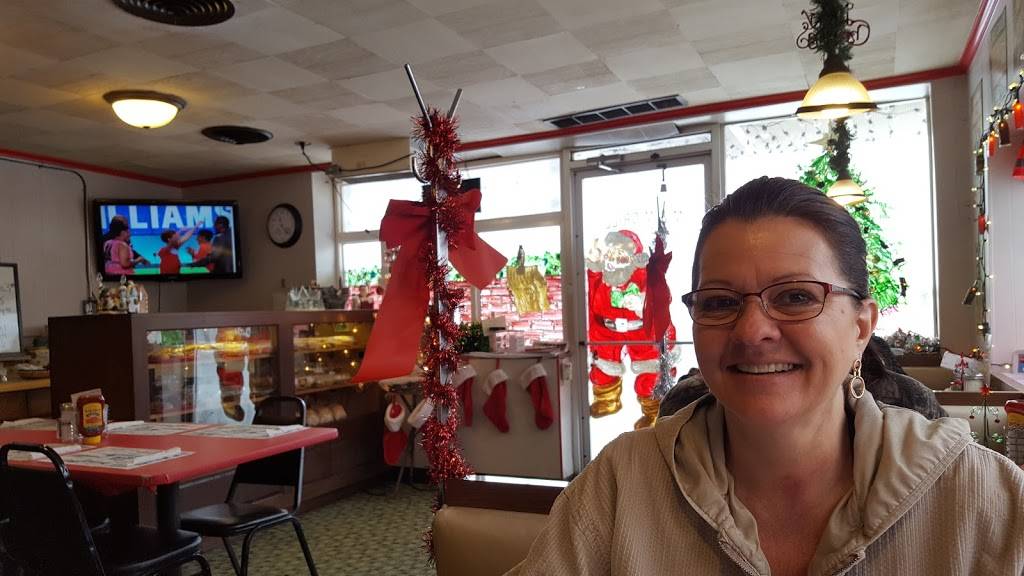 M & M Grill | restaurant | 218 E State St, Colon, MI 49040, USA | 2694322905 OR +1 269-432-2905