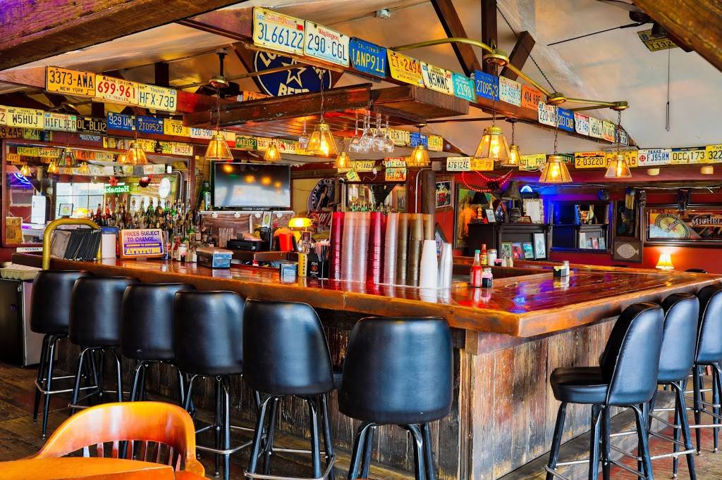 Gilhooleys Restaurant and Oyster Bar 18+ | restaurant | 222 9th St, San Leon, TX 77539, USA | 2813393813 OR +1 281-339-3813