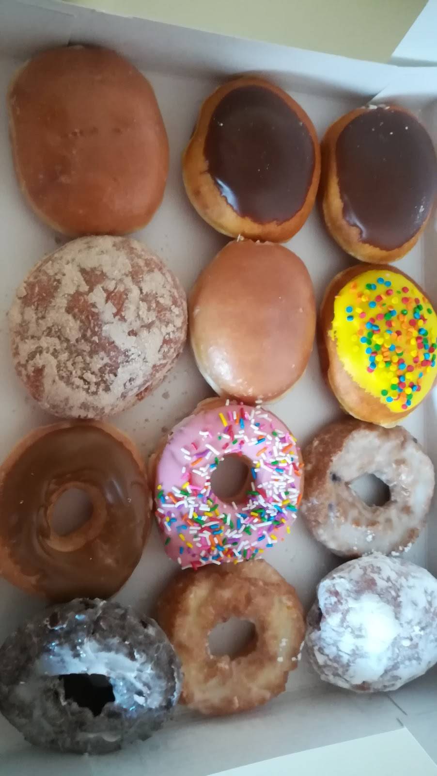 Krispy Kreme | bakery | 410 Center St, Auburn, ME 04210, USA | 2075205030 OR +1 207-520-5030