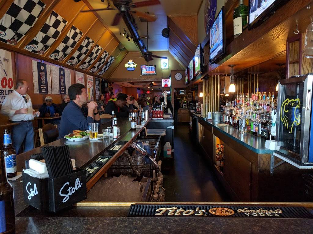 Slim & Chubbys Bar & Grill | restaurant | 15024 Puritas Ave, Cleveland, OH 44135, USA | 2166717167 OR +1 216-671-7167