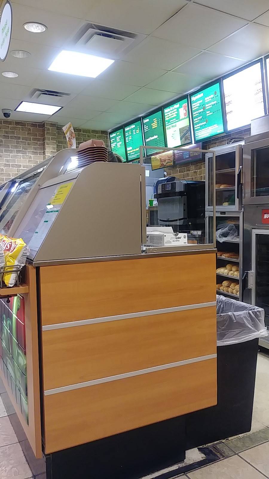 Subway | restaurant | 2706 W Gore Blvd, Lawton, OK 73505, USA | 5803531175 OR +1 580-353-1175