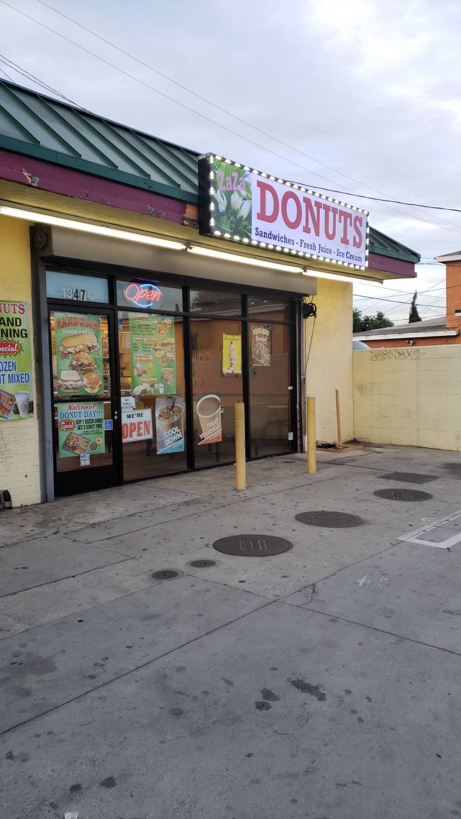 ZAZA Dounuts | restaurant | 1347 W Florence Ave, Los Angeles, CA 90044, USA | 3236969168 OR +1 323-696-9168