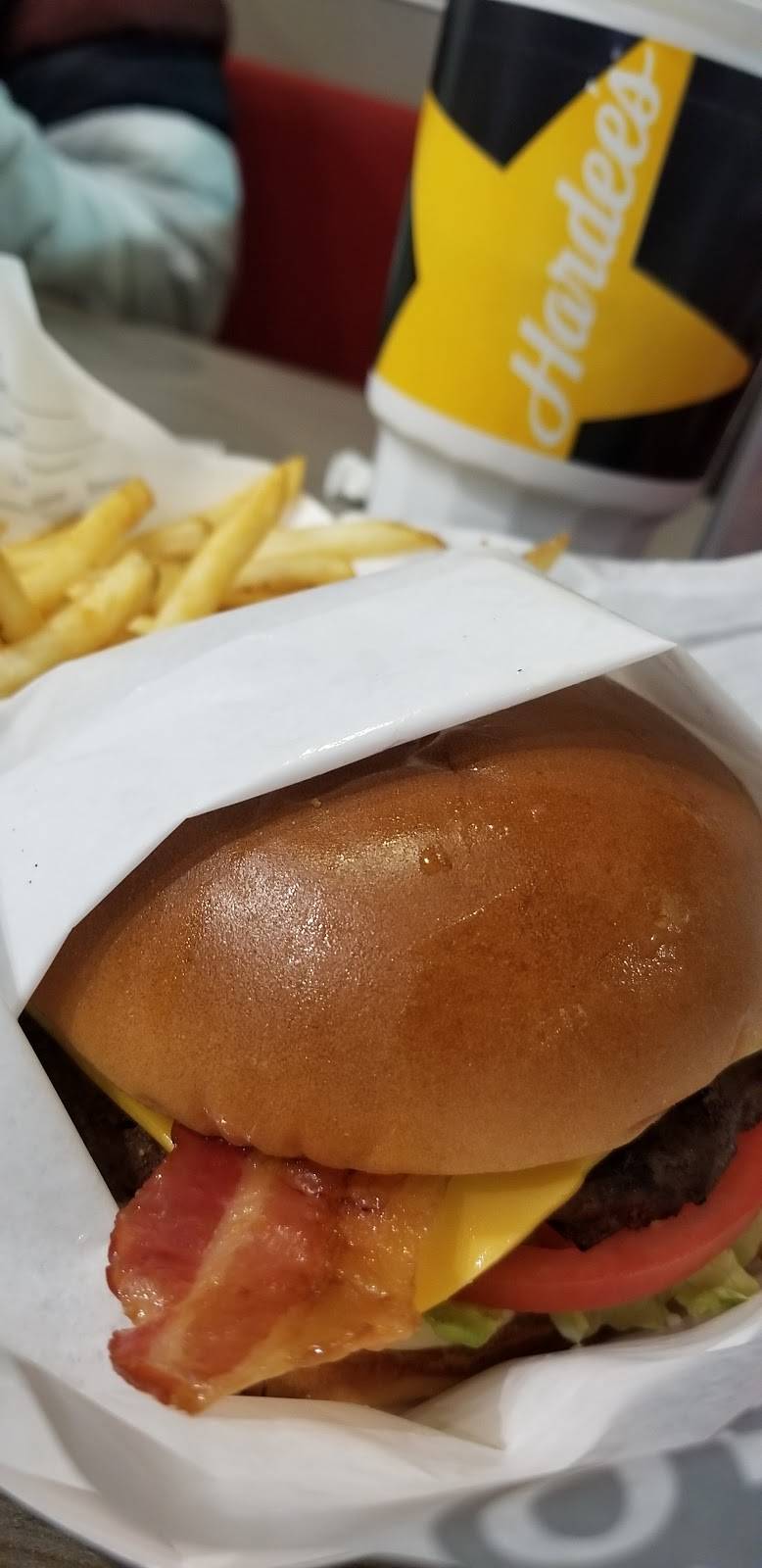 Hardees | restaurant | 1593 E Mason St, Green Bay, WI 54302, USA | 9209405050 OR +1 920-940-5050