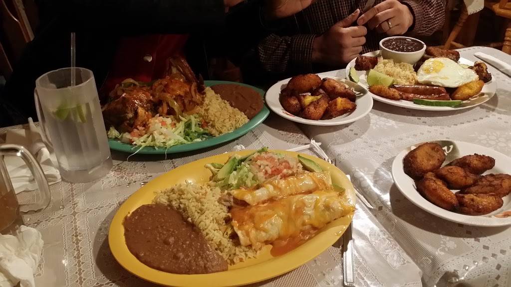 La Chocita Grill | restaurant | 210 Loudoun St SE, Leesburg, VA 20175, USA | 7034432319 OR +1 703-443-2319