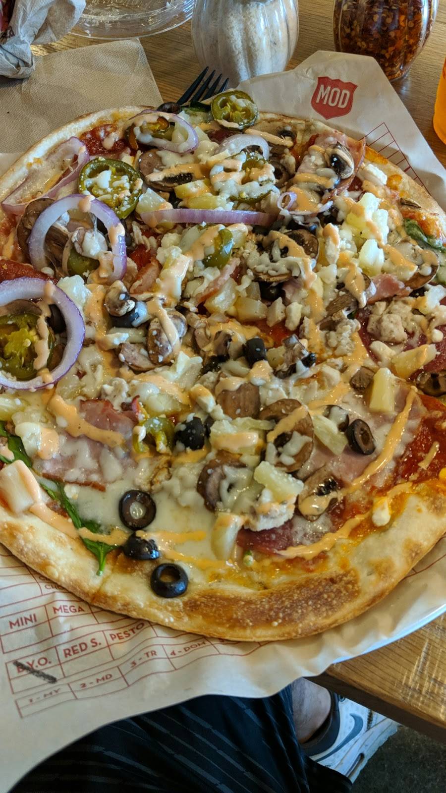 MOD Pizza | restaurant | 3A Peninsula Center, Rolling Hills Estates, CA 90274, USA | 3102650100 OR +1 310-265-0100