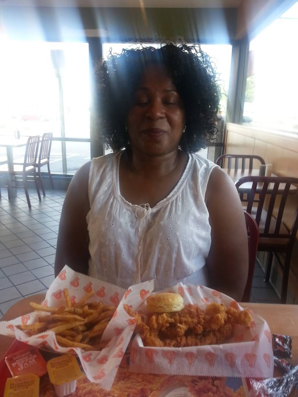 Popeyes Louisiana Kitchen | restaurant | 1691 S Highland Ave, Jackson, TN 38301, USA | 7314276970 OR +1 731-427-6970