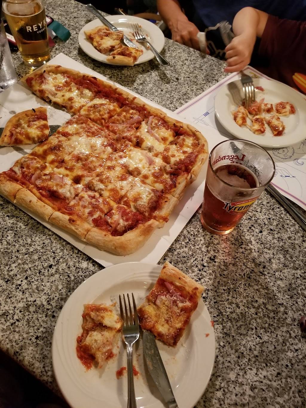 Blue Moon Restaurant | restaurant | 117 S Main St, Lake Mills, WI 53551, USA | 9206483405 OR +1 920-648-3405