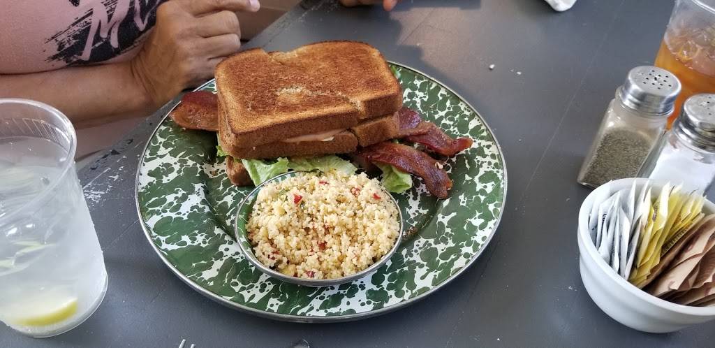 Lowcountry Produce Market & Café | restaurant | 302 Carteret St, Beaufort, SC 29902, USA | 8433221900 OR +1 843-322-1900