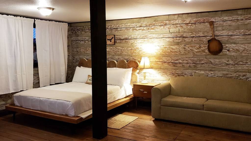 Paradise Village Hotel & Restaurant | bakery | 31811 WA-706, Ashford, WA 98304, USA | 3602550070 OR +1 360-255-0070