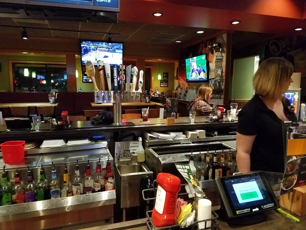 Applebees Grill + Bar | restaurant | 1700 S Koeller St, Oshkosh, WI 54902, USA | 9202318770 OR +1 920-231-8770