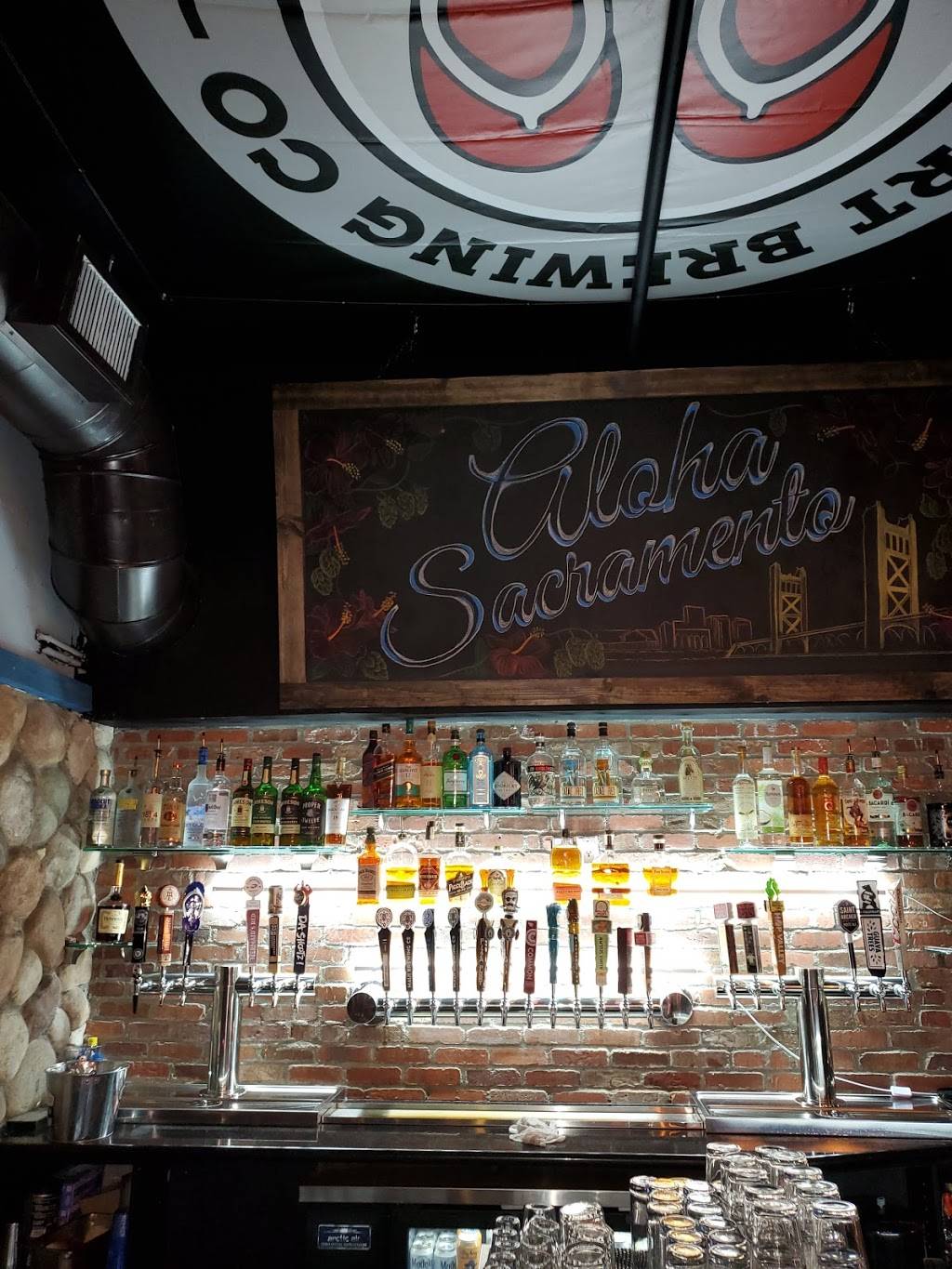 Tropics Ale House Midtown | restaurant | 2001 J St, Sacramento, CA 95811, USA | 9165947286 OR +1 916-594-7286