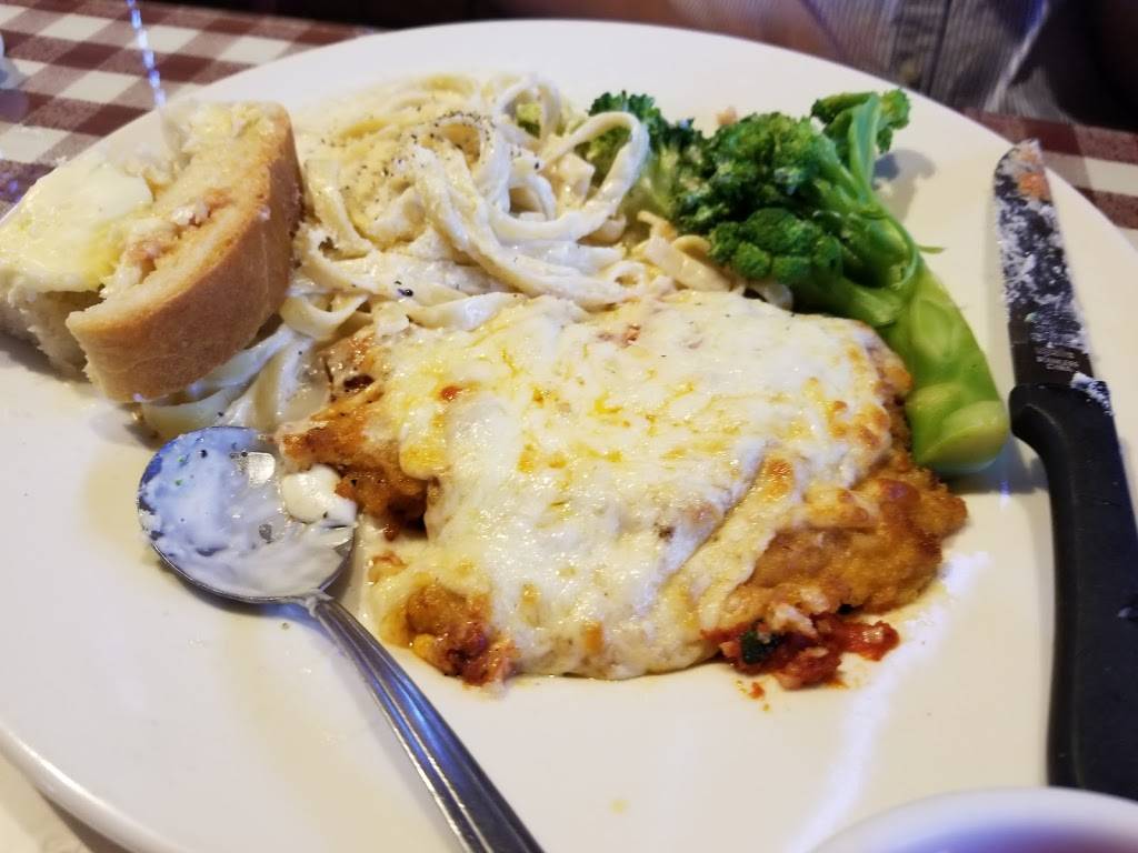 Di Ciccos Sunnyside | restaurant | 5635 E Kings Canyon Rd, Fresno, CA 93727, USA | 5592527100 OR +1 559-252-7100