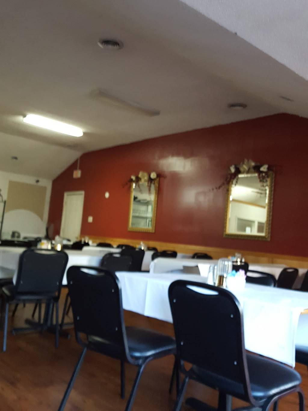 Merrediths Restaurant | restaurant | 1558 Dixie Airport Rd, Madison Heights, VA 24572, USA | 4348452997 OR +1 434-845-2997