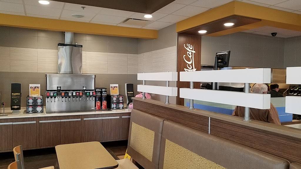 McDonalds | cafe | 1178 Hwy 31 N, Petoskey, MI 49770, USA | 2313471711 OR +1 231-347-1711