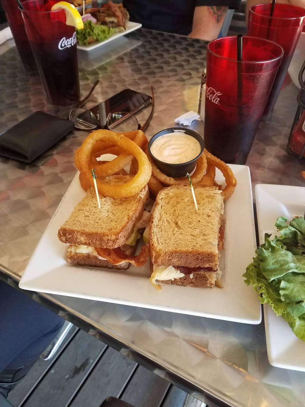 On Tap Bar & Grill | restaurant | 4 Park St, Essex Junction, VT 05452, USA | 8028783309 OR +1 802-878-3309