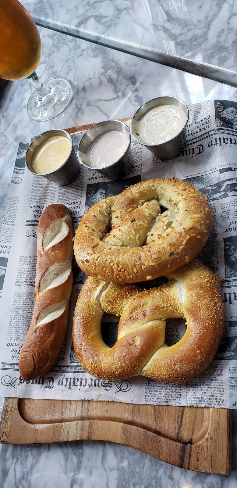 Urban Meyers Pint House | restaurant | 6632 Longshore St, Dublin, OH 43017, USA | 6145513639 OR +1 614-551-3639