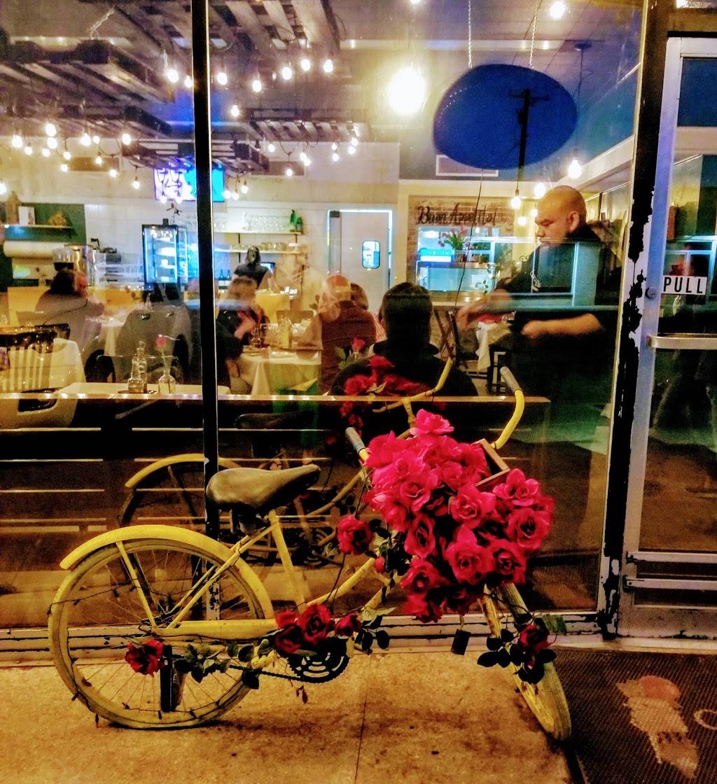 Cavaleris Kitchen | restaurant | 119 W Borden St, Sinton, TX 78387, USA | 3614002146 OR +1 361-400-2146