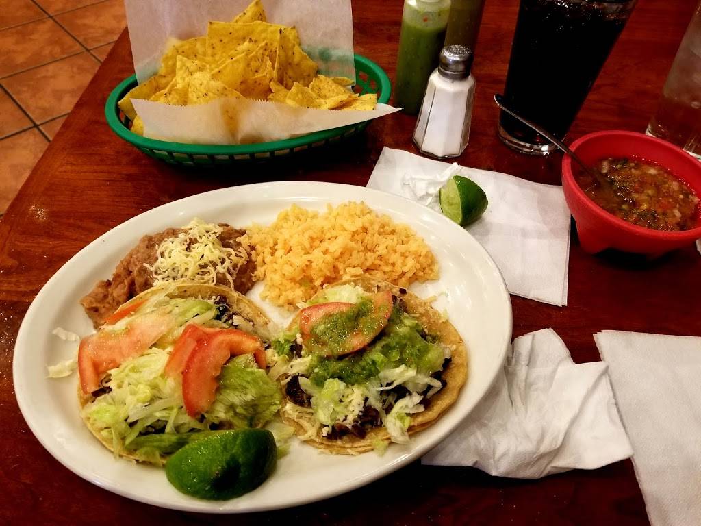 Garcias Restaurant | restaurant | 4760 N Lincoln Ave, Chicago, IL 60625, USA | 7737695600 OR +1 773-769-5600