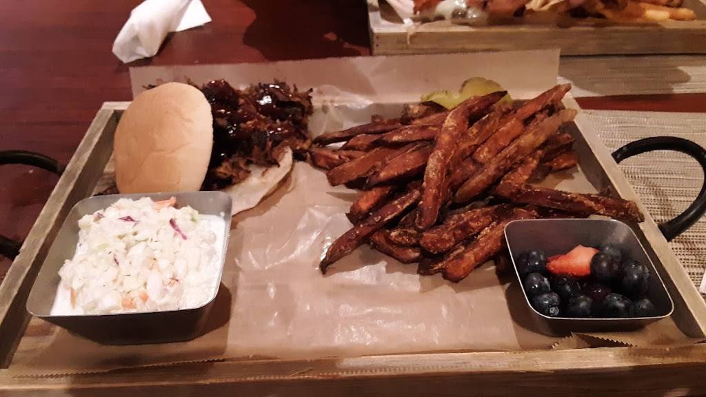 Lakes End Cafe & Grill and Marina | restaurant | 17838 Wayah Rd, Topton, NC 28781, USA | 8283213000 OR +1 828-321-3000