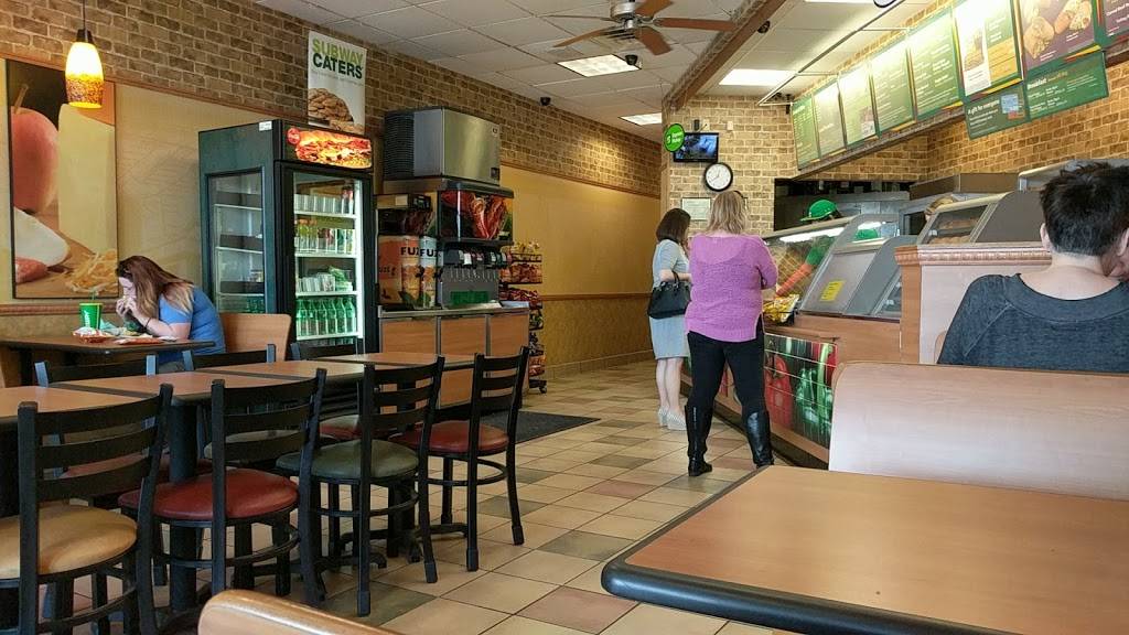 Subway | meal takeaway | 7109 W 135th St, Overland Park, KS 66223, USA | 9138147753 OR +1 913-814-7753