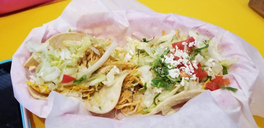 Fuzzys Taco Shop | restaurant | 1712 Southwest Pkwy #100, College Station, TX 77840, USA | 9797648226 OR +1 979-764-8226