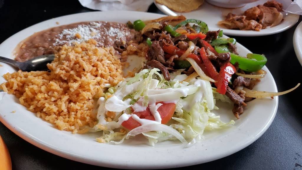 Hugos Family Restaurant | restaurant | 1531 S Broadway B, Santa Maria, CA 93454, USA | 8053468983 OR +1 805-346-8983