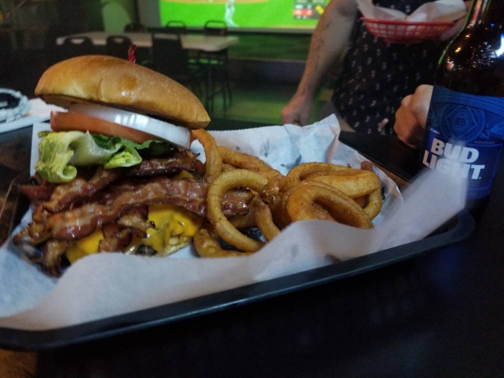 BS Bar And Grill | restaurant | 10471 St Charles Rock Rd, St Ann, MO 63074, USA | 3144234111 OR +1 314-423-4111