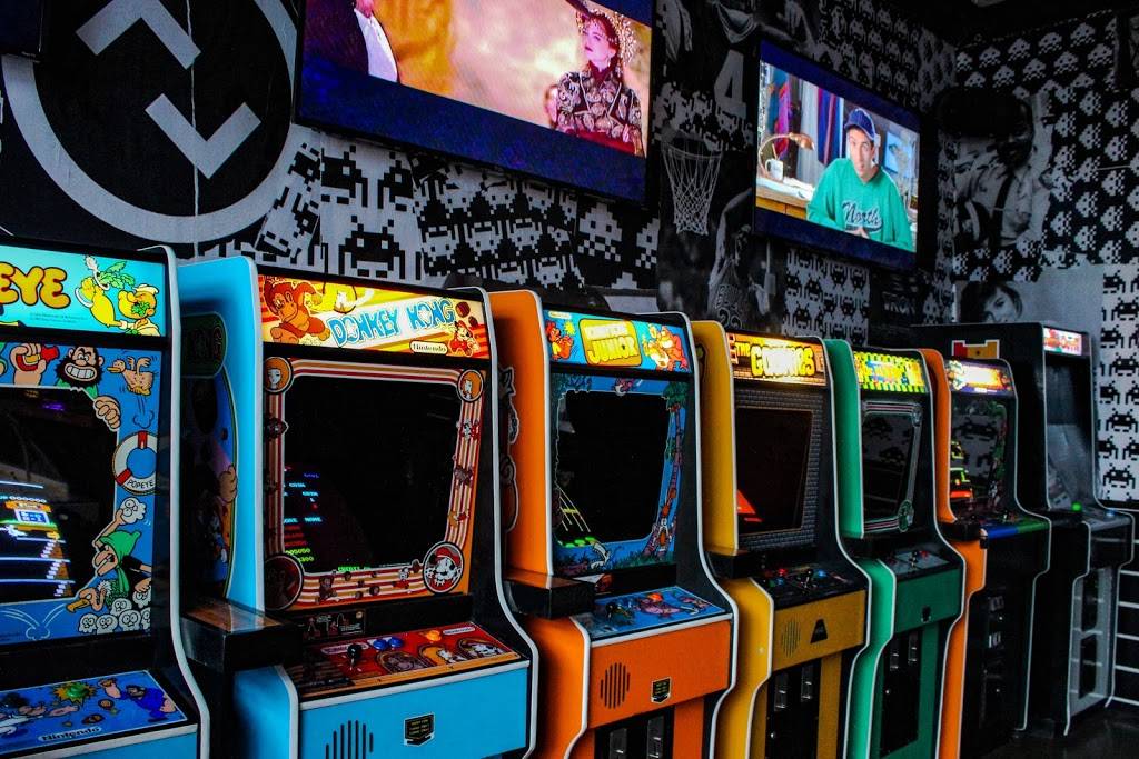 Up-Down MKE | restaurant | 615 E Brady St, Milwaukee, WI 53202, USA | 4145850880 OR +1 414-585-0880