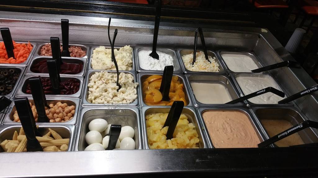 Round Table Pizza | meal delivery | 1160 S Main St, Salinas, CA 93901, USA | 8317577400 OR +1 831-757-7400