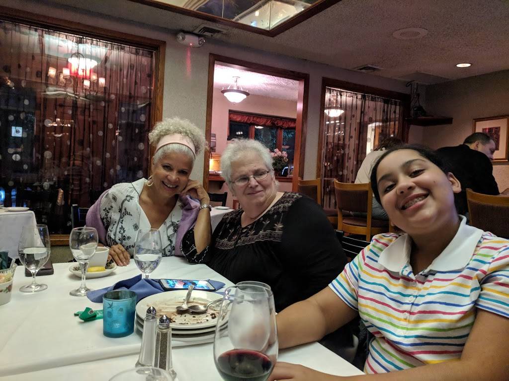 Marianaccis | restaurant | 24 Sherman St, Port Chester, NY 10573, USA | 9149393450 OR +1 914-939-3450