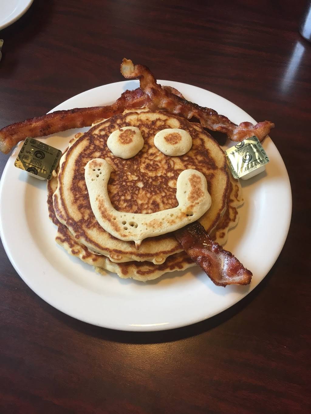 Demetrios V | restaurant | 2132 Losantiville Ave, Cincinnati, OH 45237, USA | 5133663450 OR +1 513-366-3450