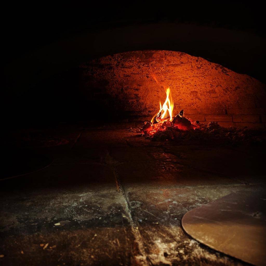 Leontinos Brick Oven | restaurant | 1581 Capitol Ave, Bridgeport, CT 06604, USA | 2037141700 OR +1 203-714-1700