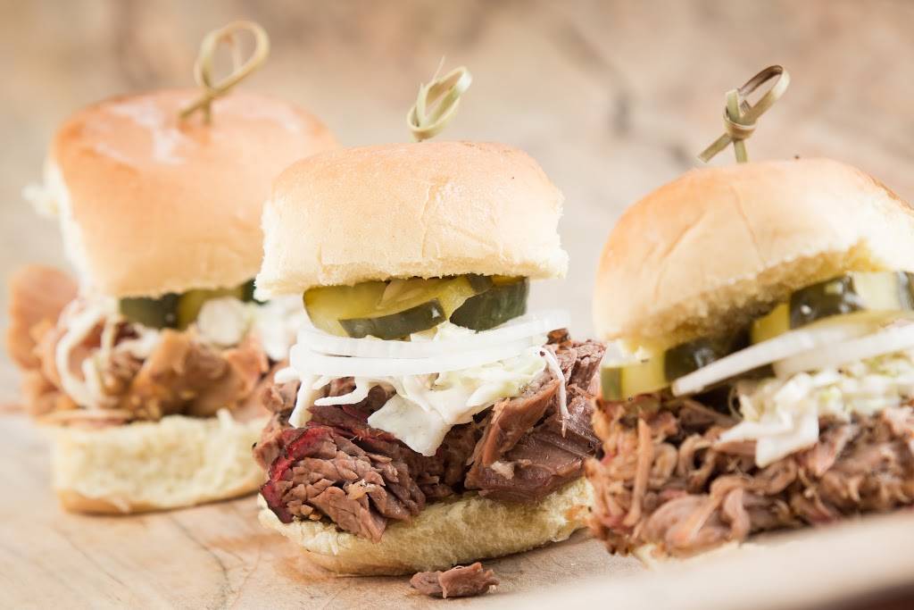 Home Team BBQ | restaurant | 2209 Middle St, Sullivans Island, SC 29482, USA | 8432257427 OR +1 843-225-7427