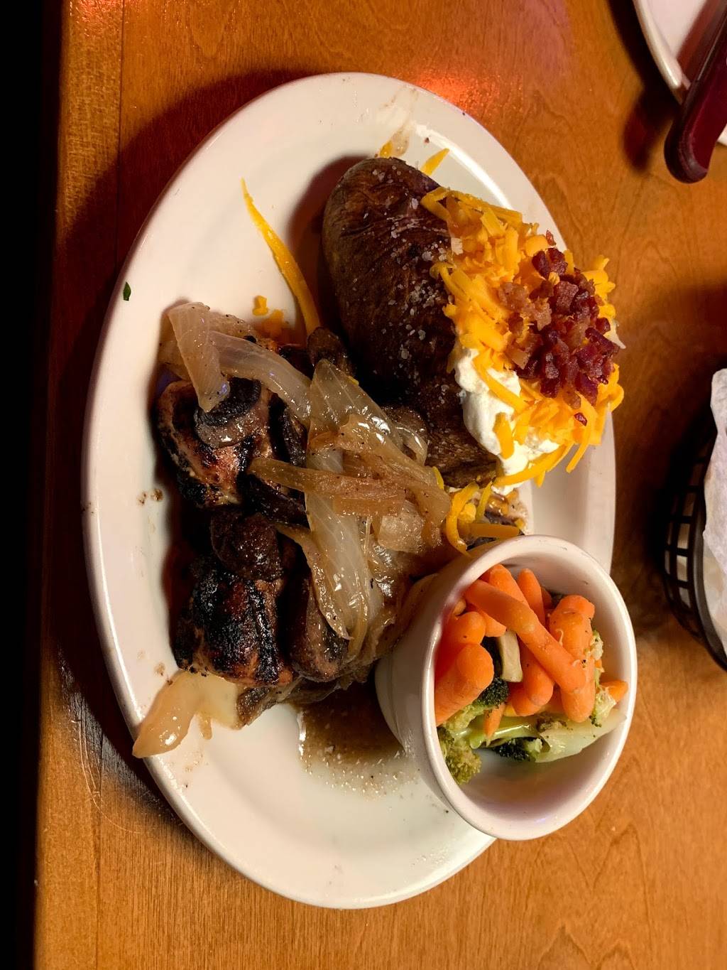 Texas Roadhouse | restaurant | 110 S Franklin Rd, Bloomington, IN 47404, USA | 8123231000 OR +1 812-323-1000