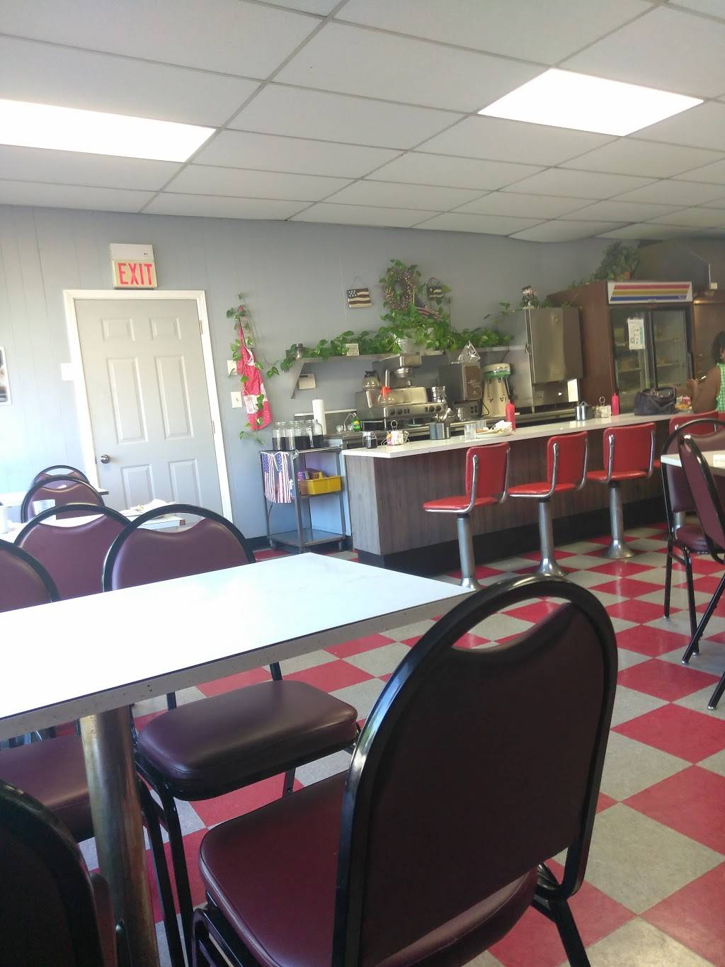 Shades Restaurant | restaurant | 2486 S High St, Columbus, OH 43207, USA | 6144446985 OR +1 614-444-6985