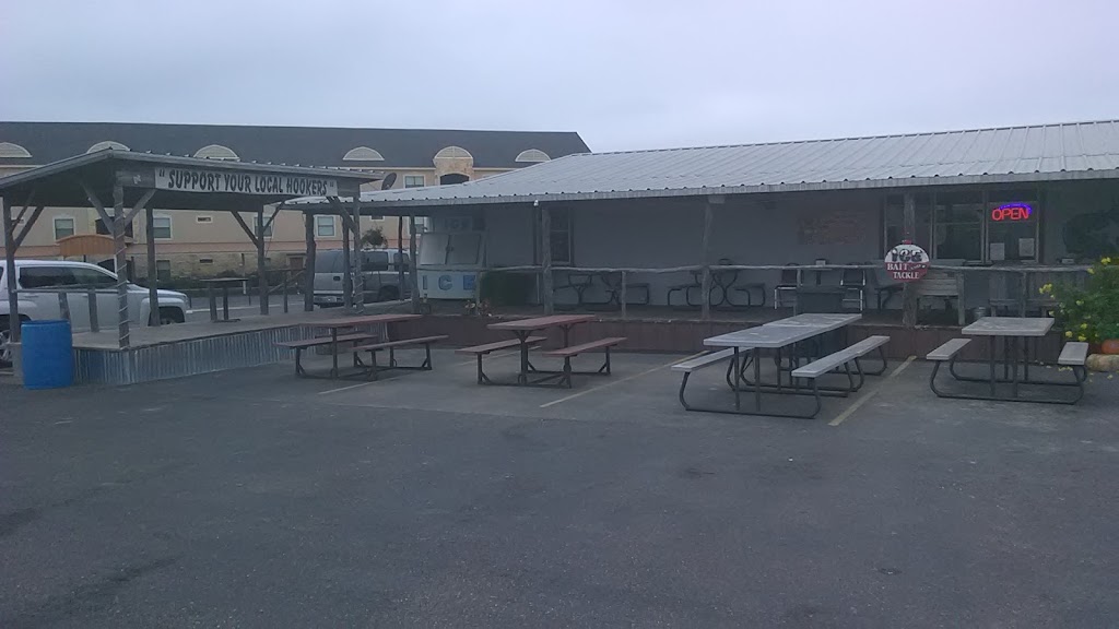 Hookers 1 Stop | restaurant | 7116 HCR 1, Del Rio, TX 78840, USA | 8307683616 OR +1 830-768-3616