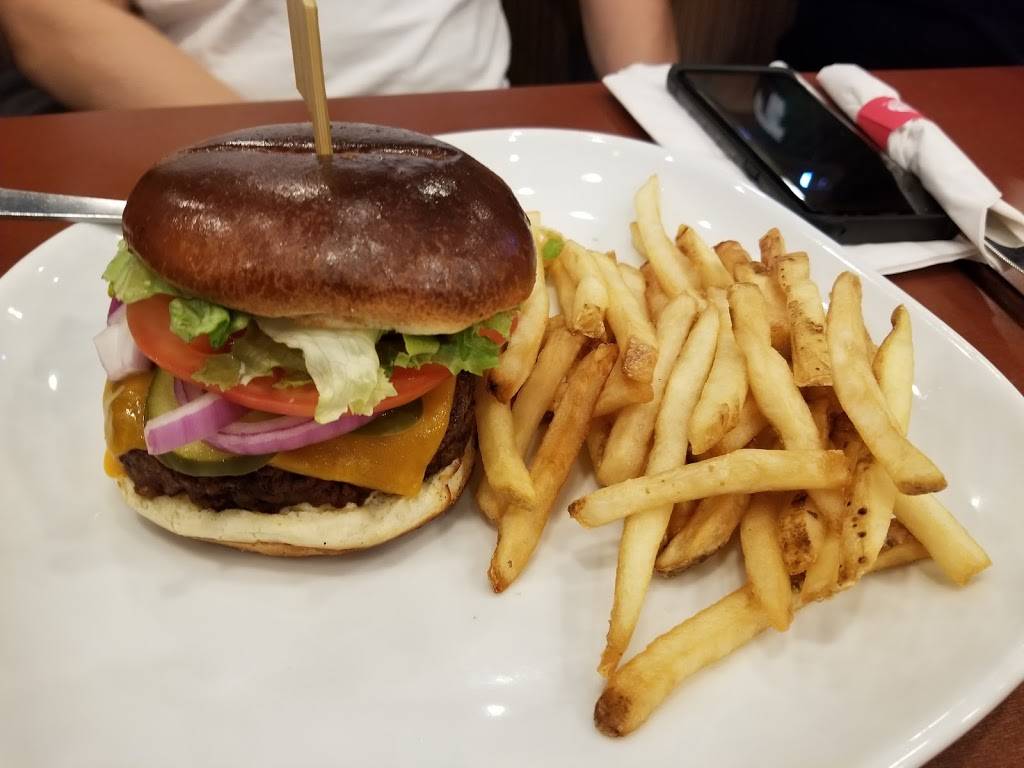 Boston Pizza | restaurant | 16A Leslie St Unit 1, Toronto, ON M4M 3C1, Canada | 4167784700 OR +1 416-778-4700