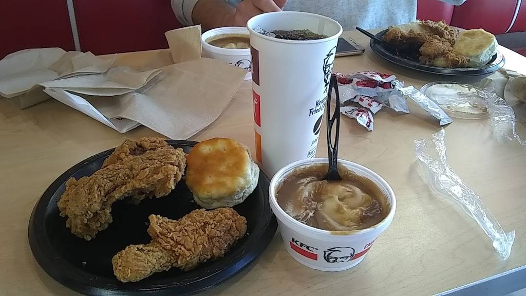 KFC | restaurant | 7010 Central Ave SE, Albuquerque, NM 87108, USA | 5052554640 OR +1 505-255-4640