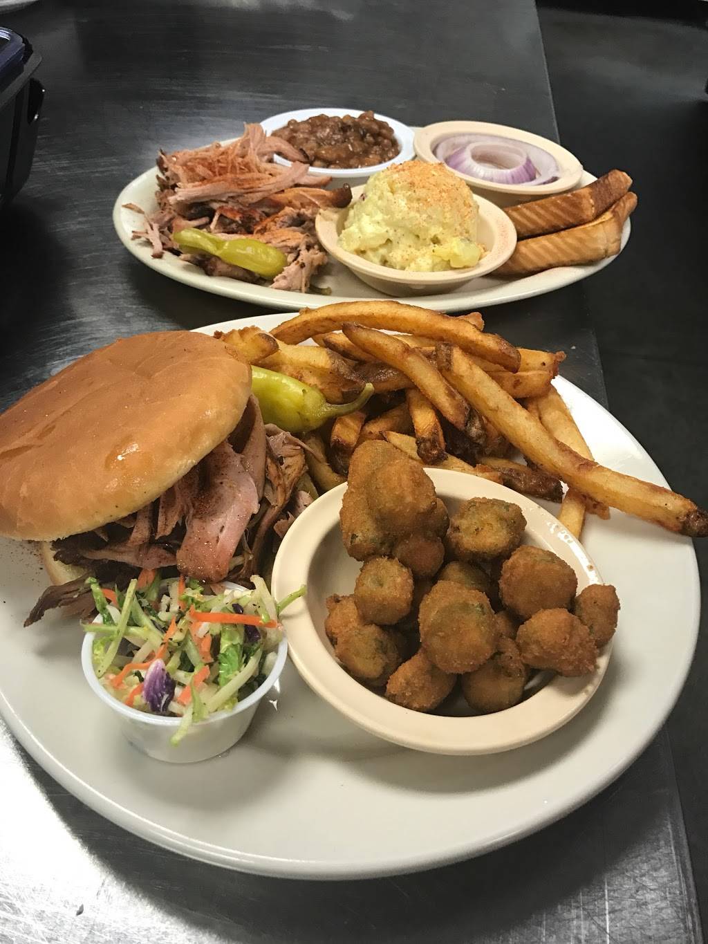 Sassys Barbecue and Grille | restaurant | 1290 Steamboat Dr, Fayetteville, AR 72704, USA | 4794356996 OR +1 479-435-6996