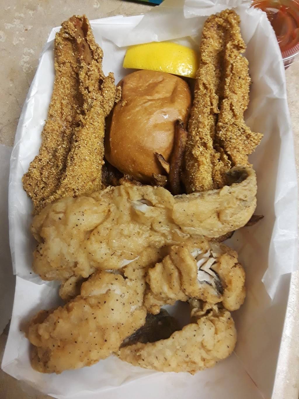 Surfs Up South Shore | restaurant | 2236 E 71st St, Chicago, IL 60649, USA | 7738915544 OR +1 773-891-5544