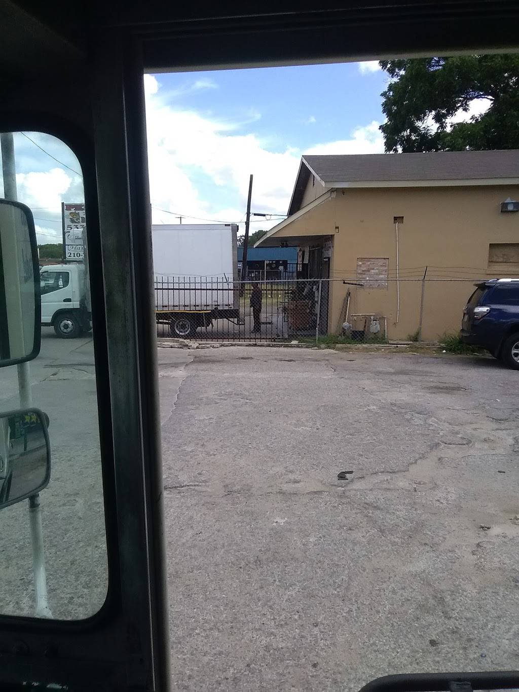 Pepes Barbacoa | restaurant | 3818 S Presa St, San Antonio, TX 78210, USA | 2105336233 OR +1 210-533-6233